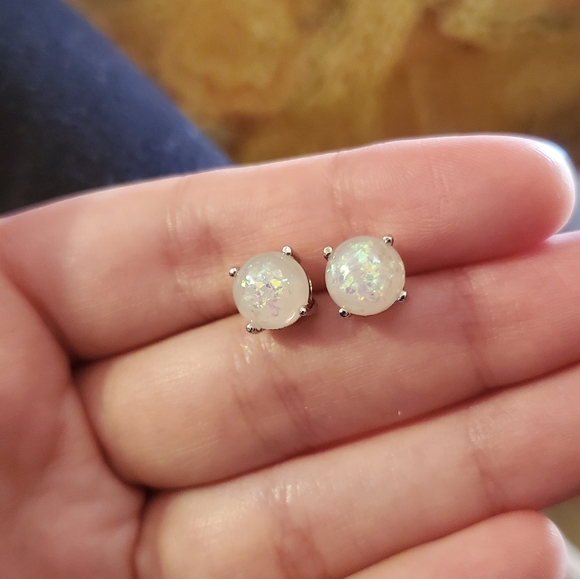 NWOT 8mm White Triplet Opal Stud Earrings - Picture 10 of 16